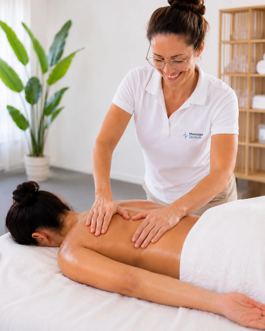 Therapeutische Massage im Behandlungsraum an der Goethestrasse 5, Stäfa
